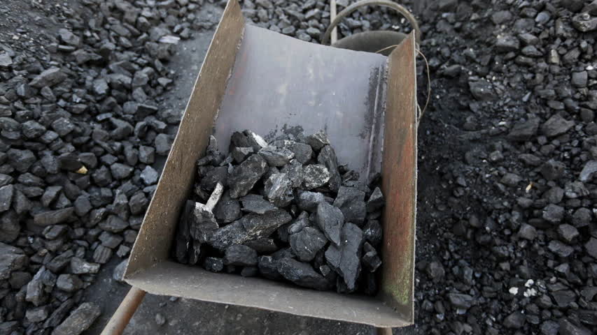Фото - Поляки выстроились в очередь за углем после запрета на ввоз топлива из России