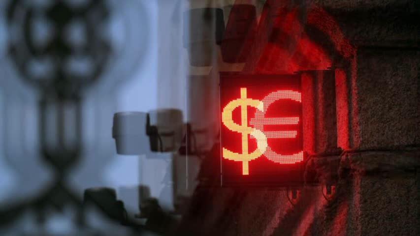 Фото - Экономист назвал причину утраты доверия к доллару и евро
