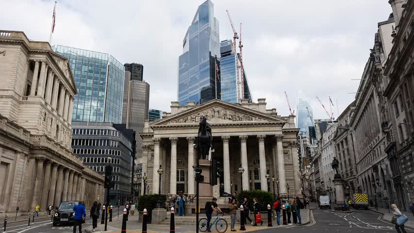 Фото - Банк Англии начал тушить пожар в финансовой системе