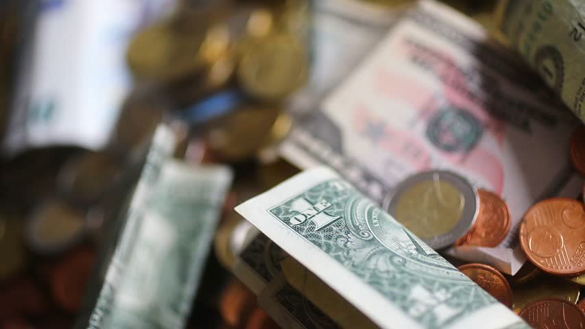 Фото - Россиян предупредили о высоких рисках сбережений в валюте